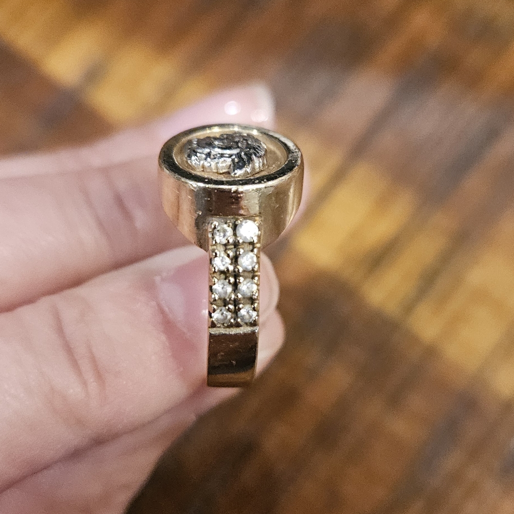 Elegant Gold Women's Ring - Picture 3 of 7